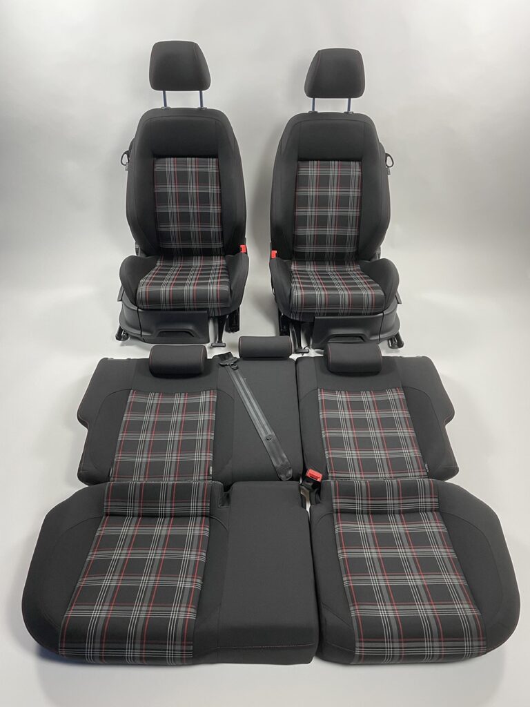 10017 VW Polo Seats 1
